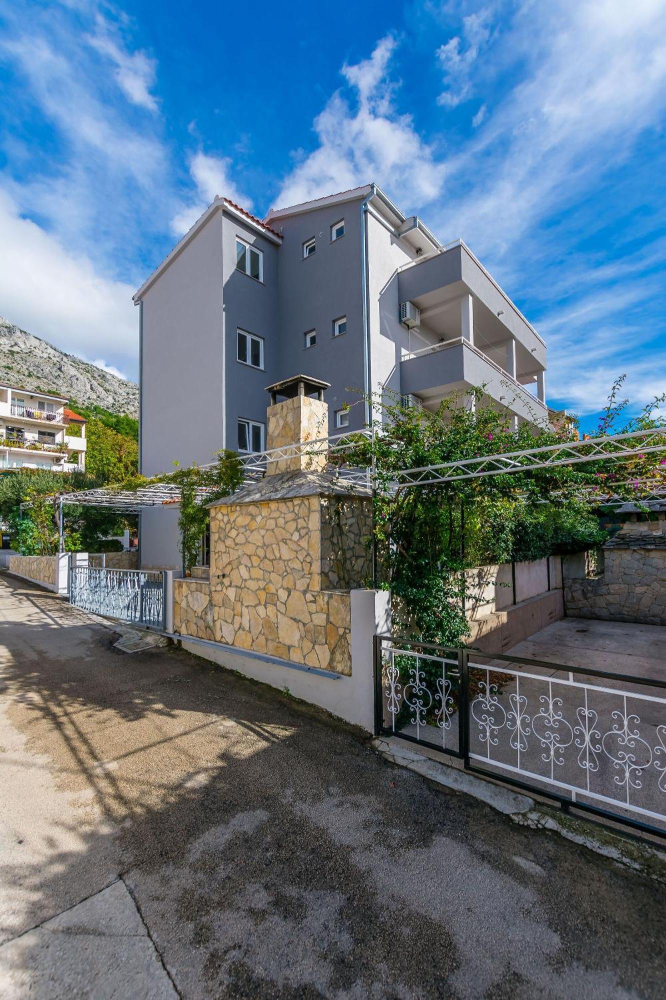 Apartments Kristina Omiš Dış mekan fotoğraf
