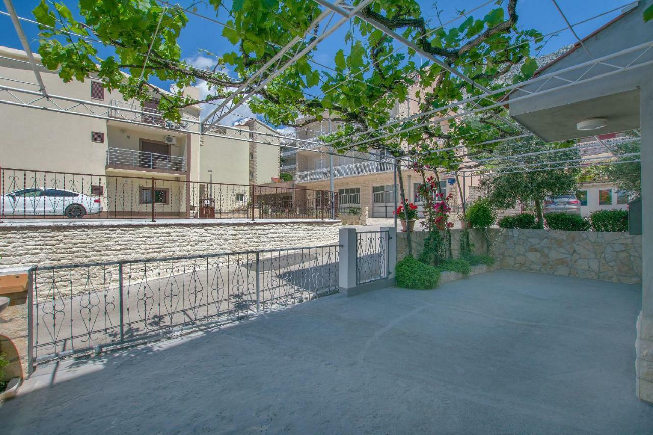 Apartments Kristina Omiš Dış mekan fotoğraf